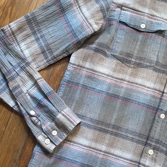 Patagonia | Men’s Plaid Organic Cotton Long Sleeve Button Down - Picture 3 of 9